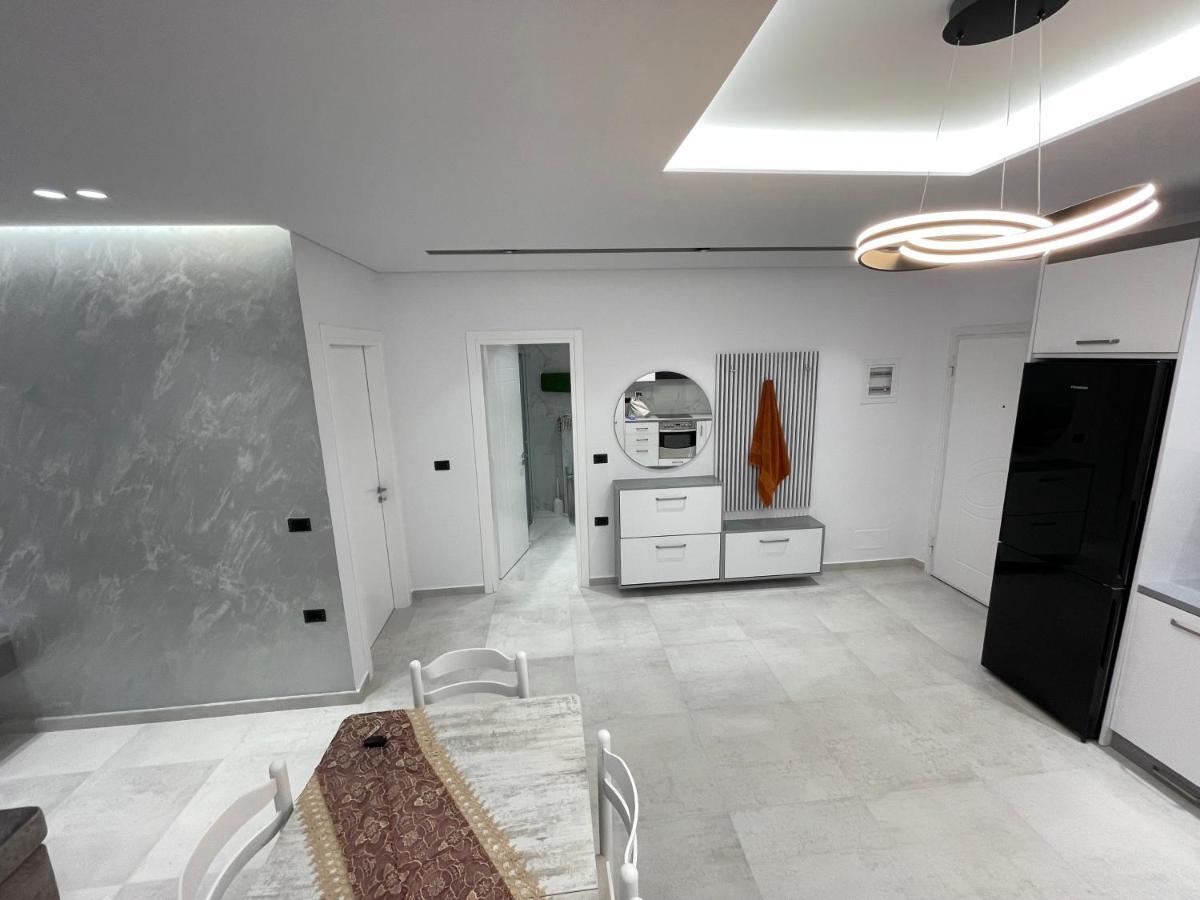 Alpha Lux Apartment Sarandë Exteriör bild