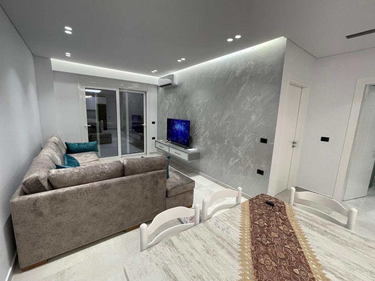 Alpha Lux Apartment Sarandë Exteriör bild