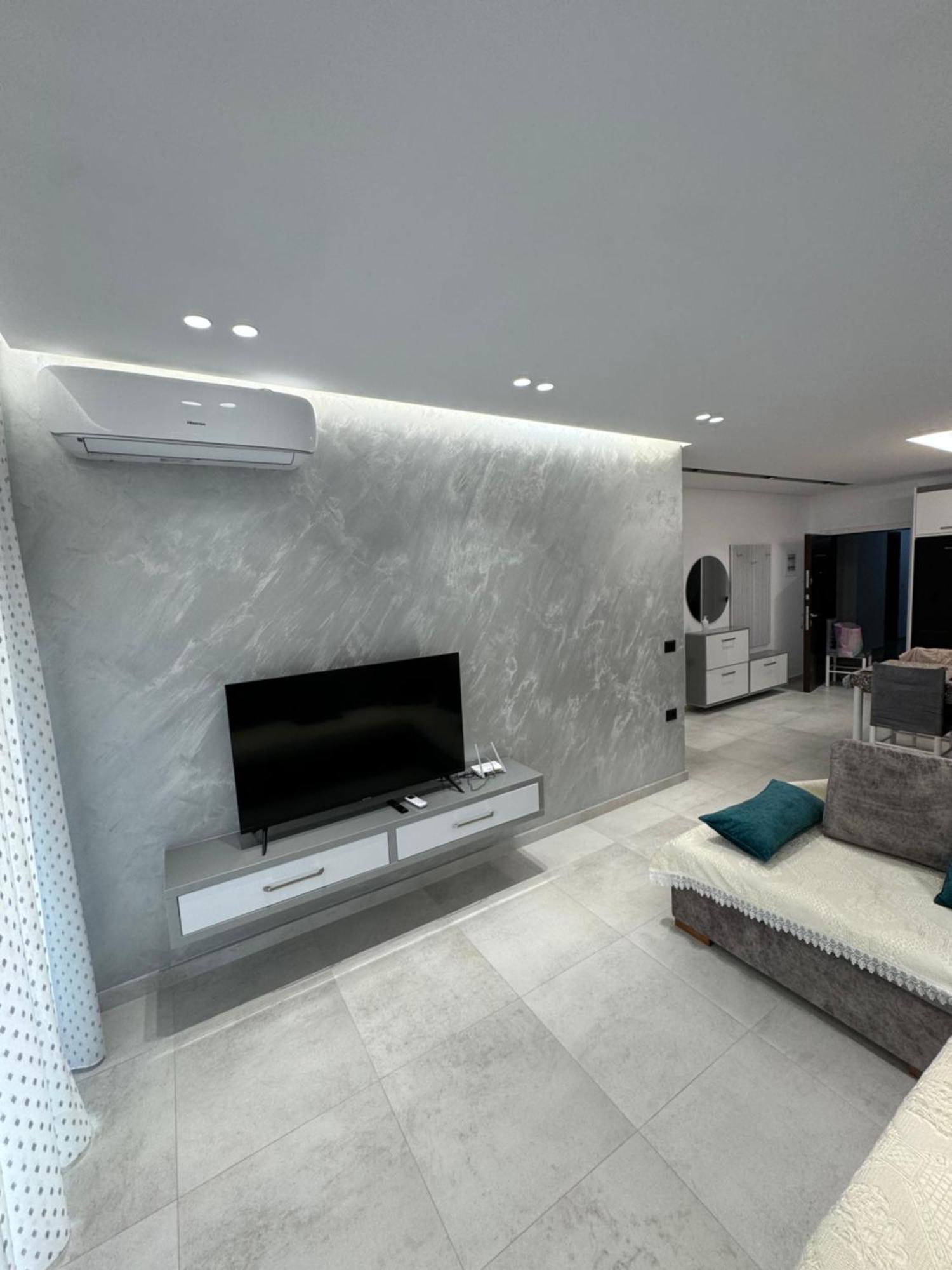 Alpha Lux Apartment Sarandë Exteriör bild