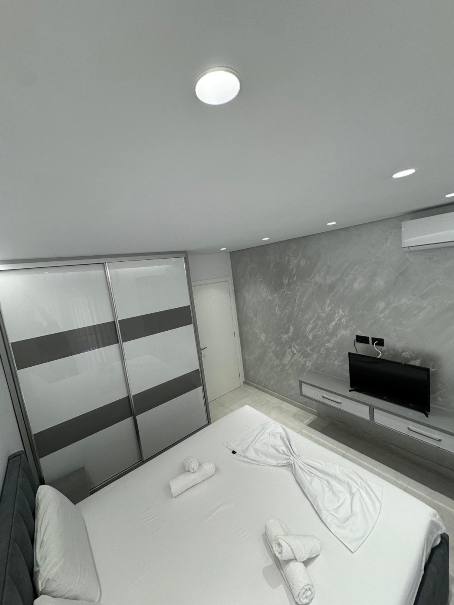 Alpha Lux Apartment Sarandë Exteriör bild