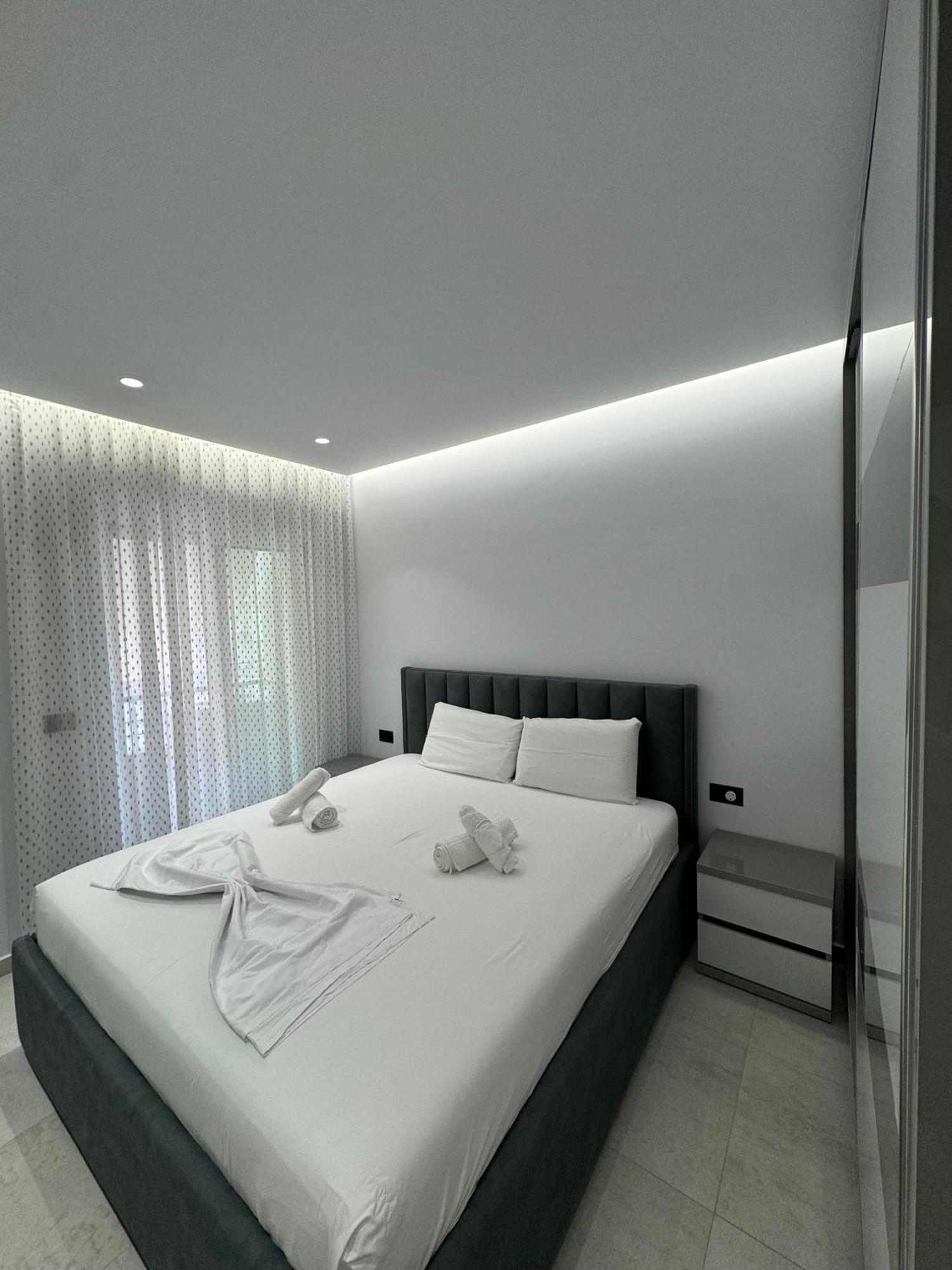 Alpha Lux Apartment Sarandë Exteriör bild